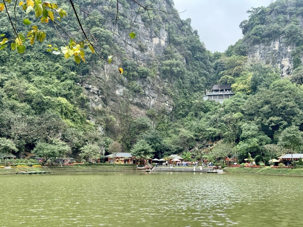 Tuyet Tinh Coc – Trang An – Hang Mua