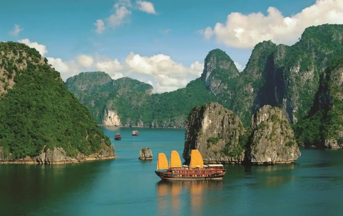 Ha Long cruise tour for 2 days 1 night