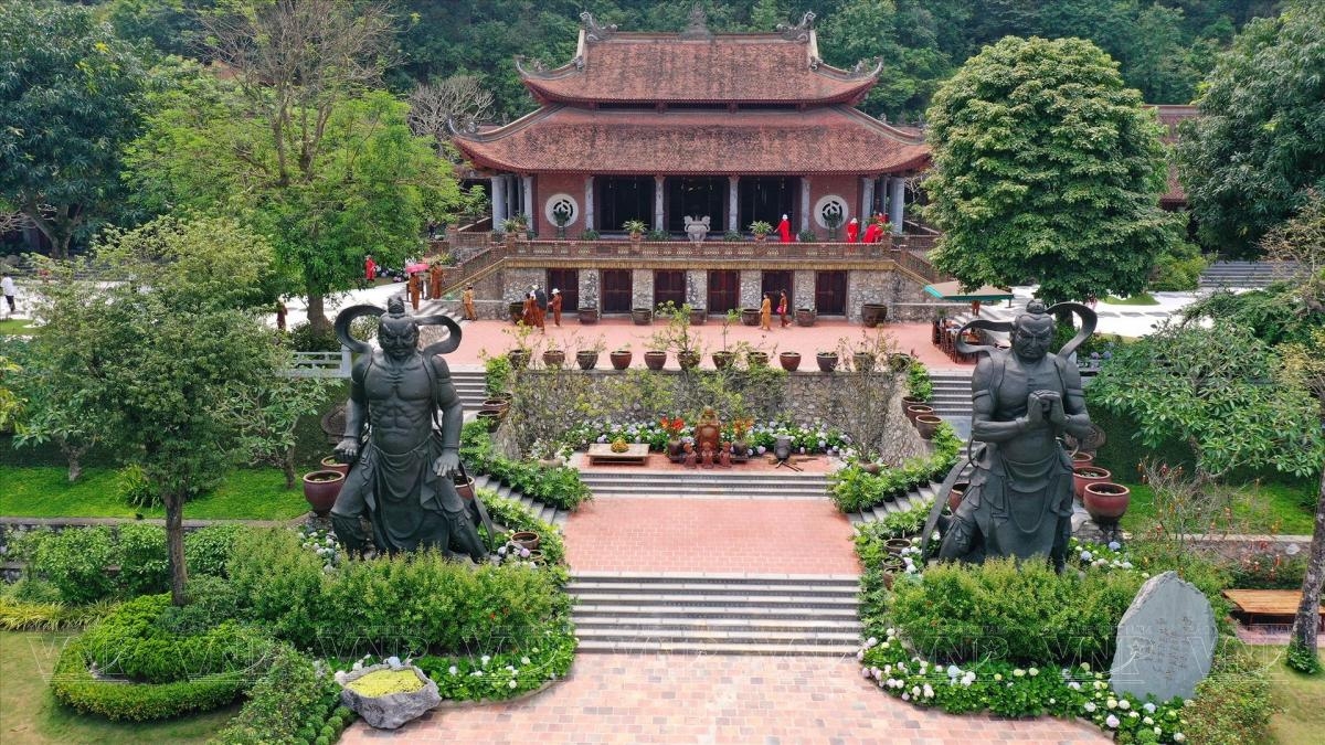 Bai Dinh Pagoda Tour – Dia Tang Phi Lai Tu – Cay Thi Pagoda 1 day