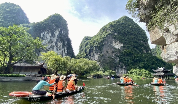 Tuyet Tinh Coc – Trang An – Hang Mua