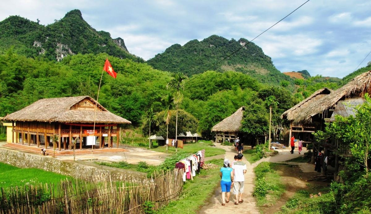 Highlights of the 5-day, 4-night Hanoi – Mai Chau – Moc Chau – Son La – Dien Bien – Lai Chau – Sapa – Hanoi